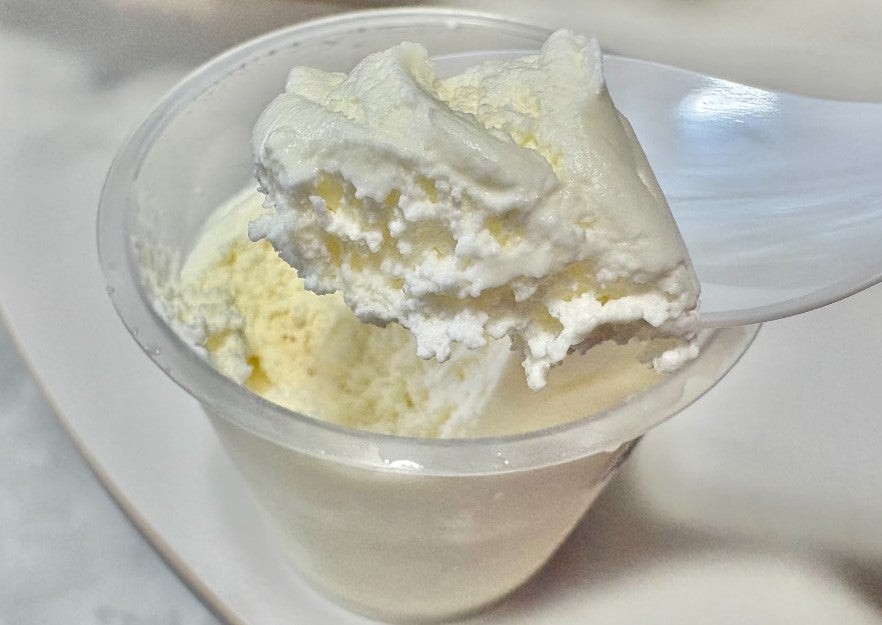 セブンイレブンホイップクリームのミルクプリン
